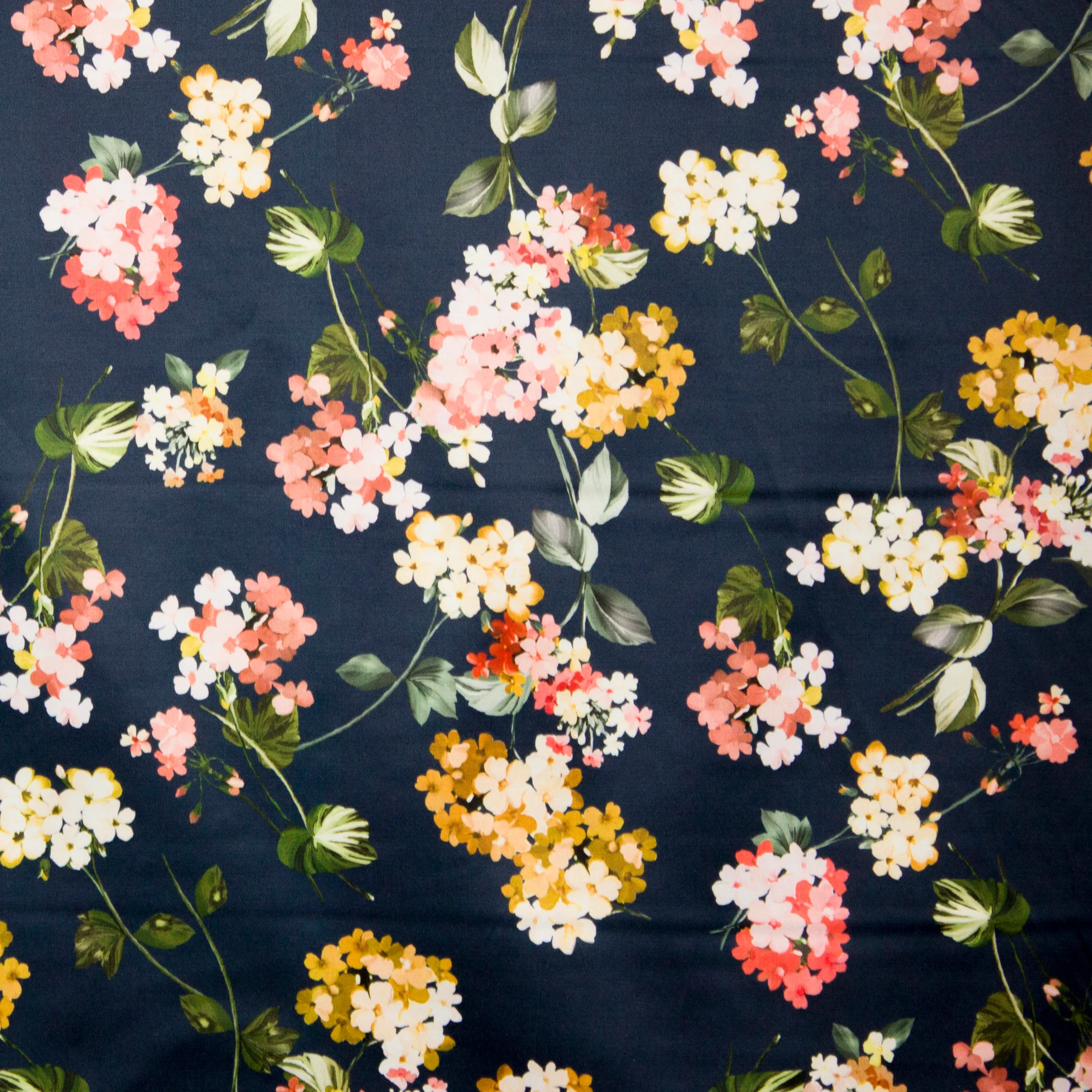 Blauwe gesatineerde polyester katoen elasthane met bloemen