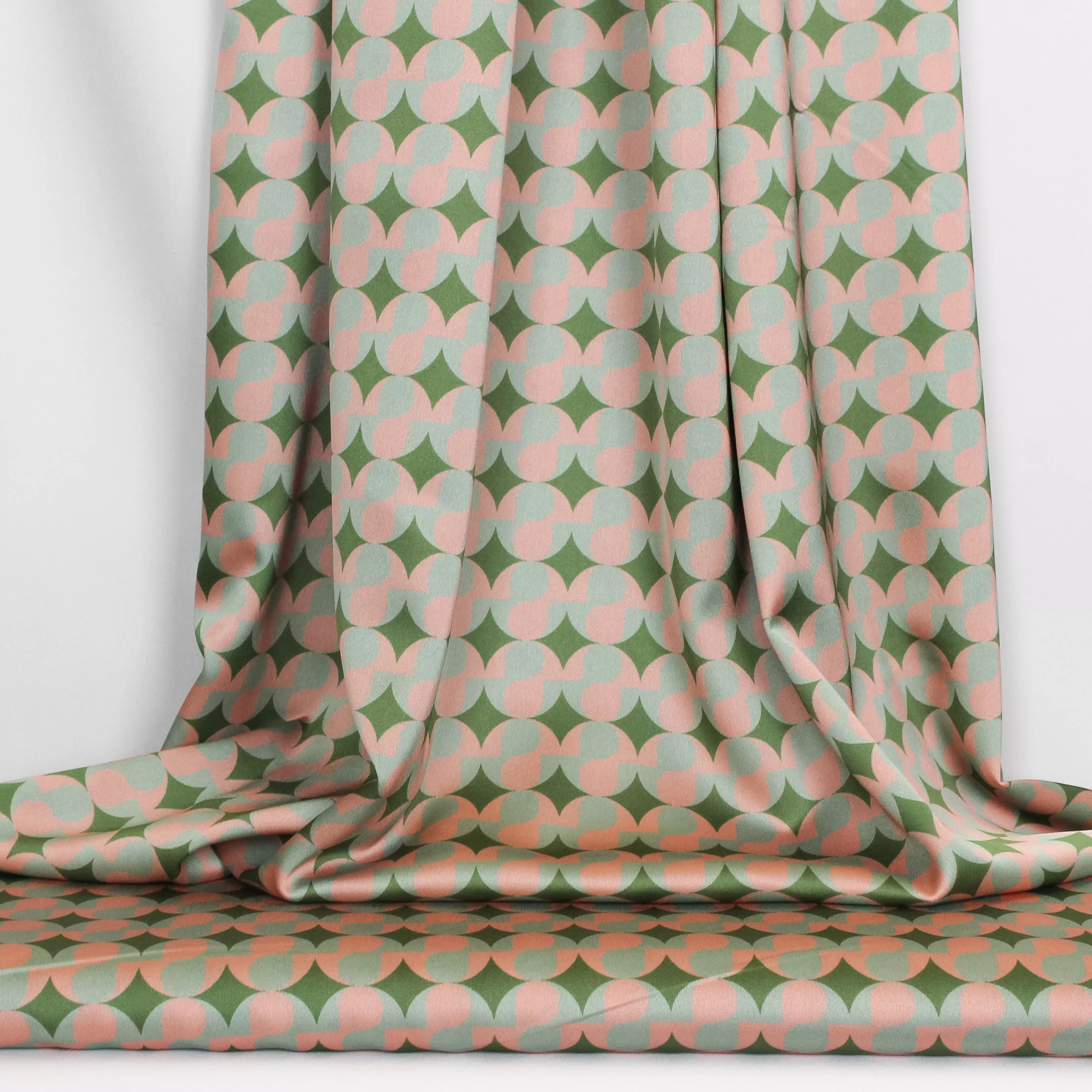 Gesatineerde polyester met roos en blauw cirkelpatroon