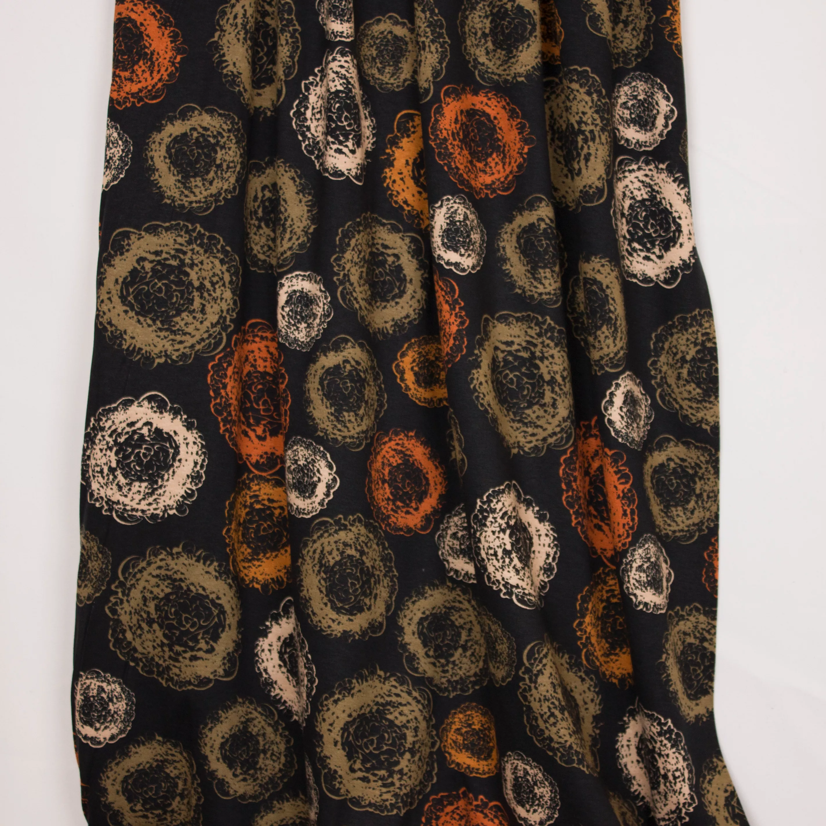 Zwarte viscose tricot met bollen motief van 'My Image'