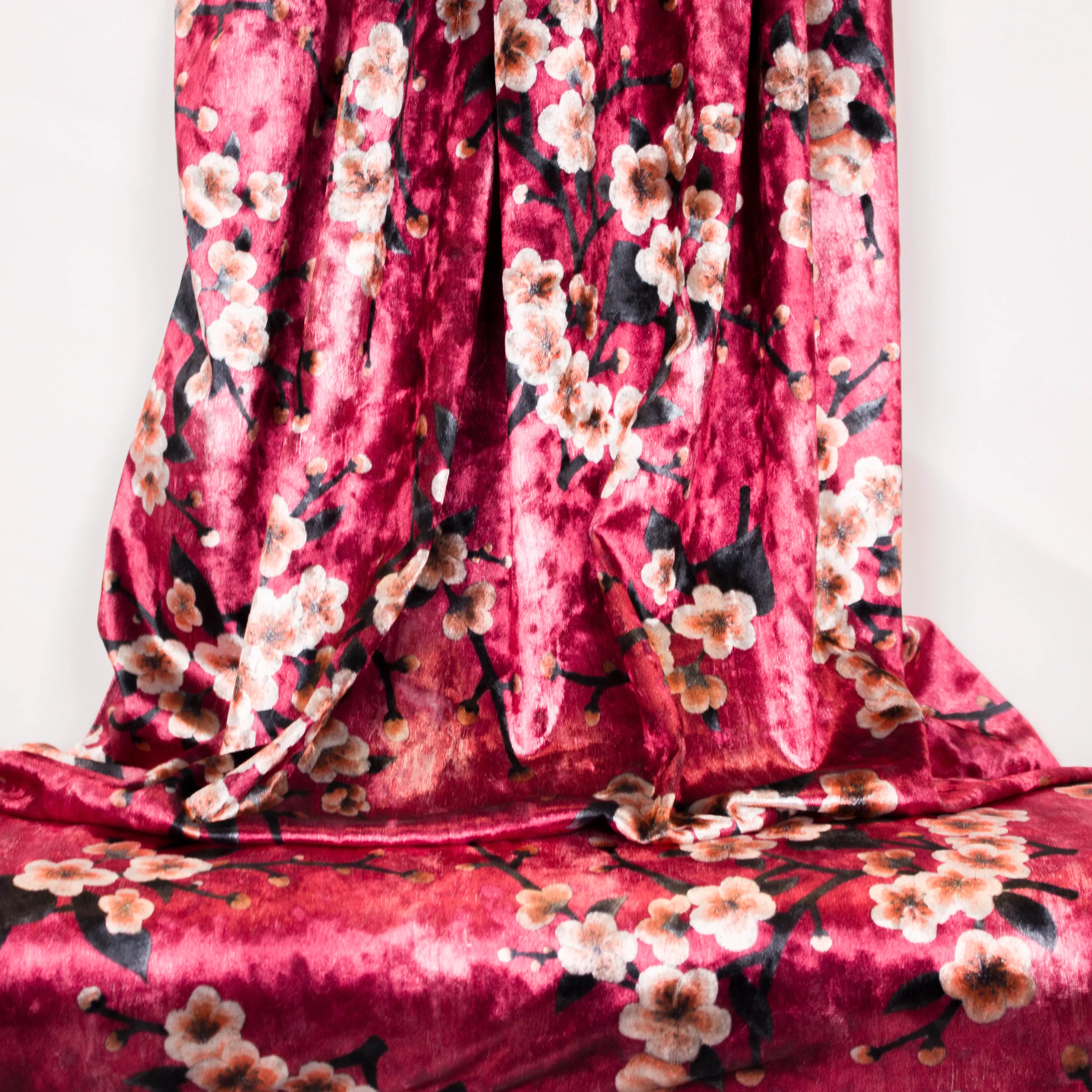 Roze polyester fluweel met bloemen