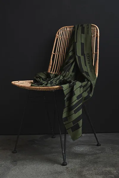 Groene viscose met motief van Mind The Maker.