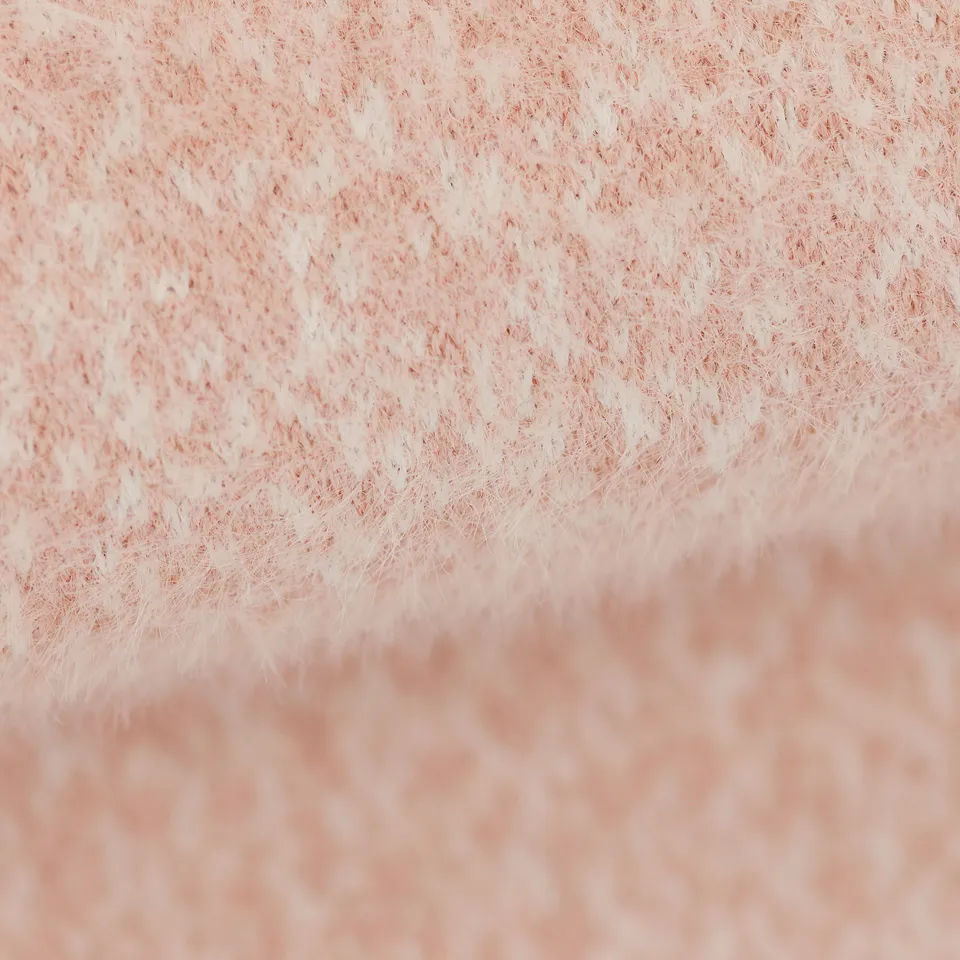 Lichtroze fake fur breitje