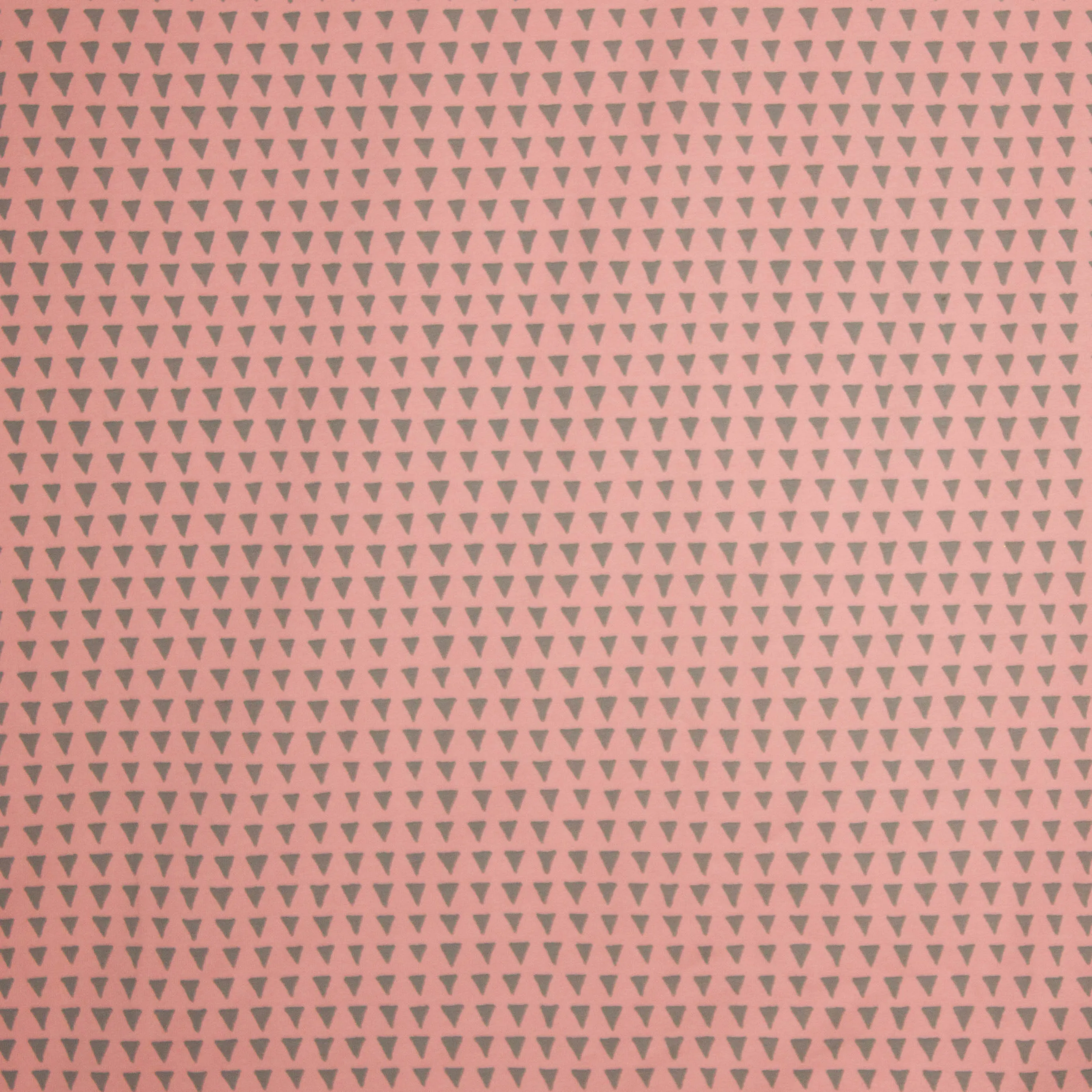 Roze katoentricot met driekhoekjes motief